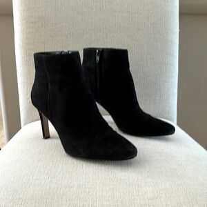 Banana Republic Leather Suede Ankle Boot. Black 8. Good Condition.